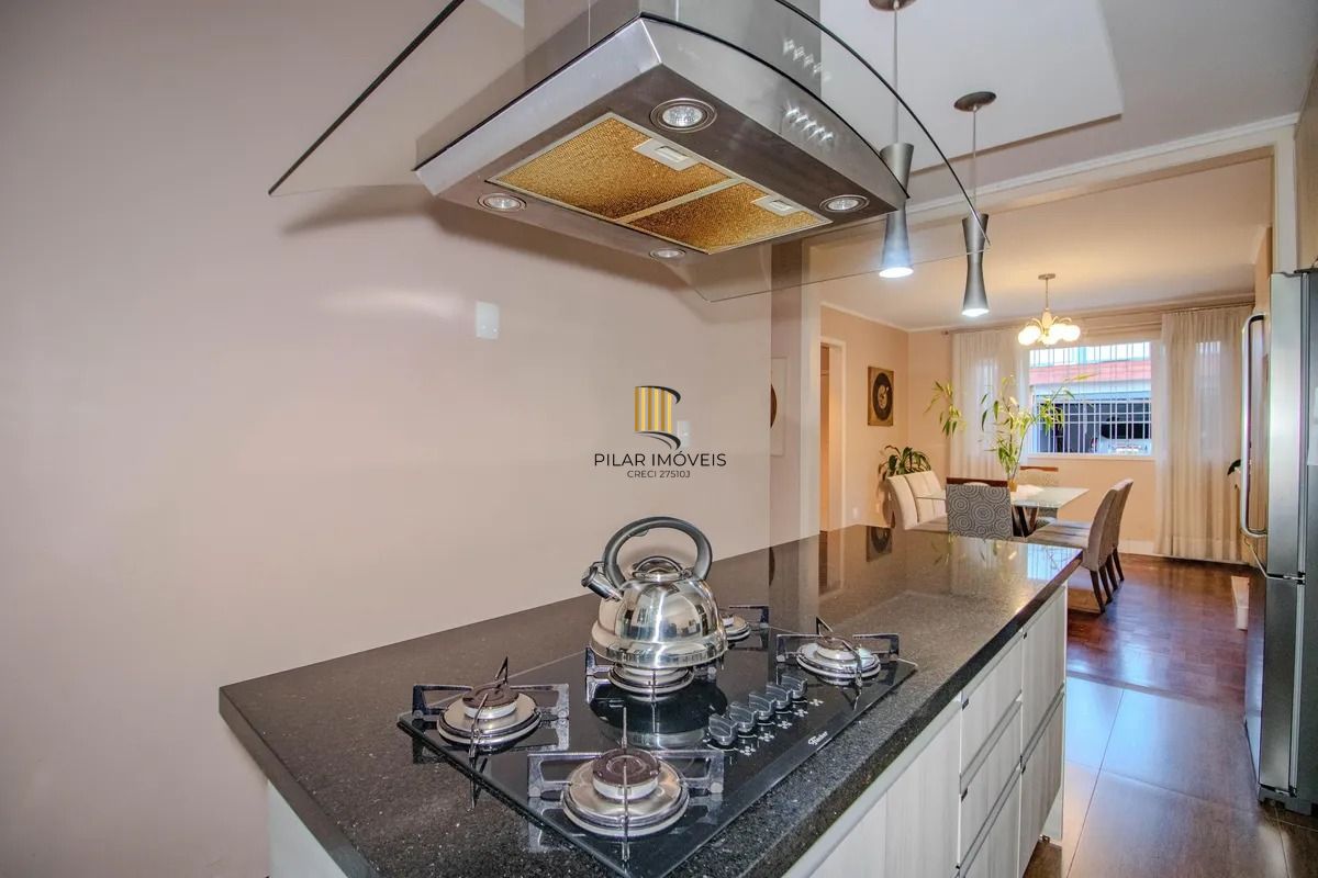 Casa Reformada com 5 Dormitórios e Amplo Pátio