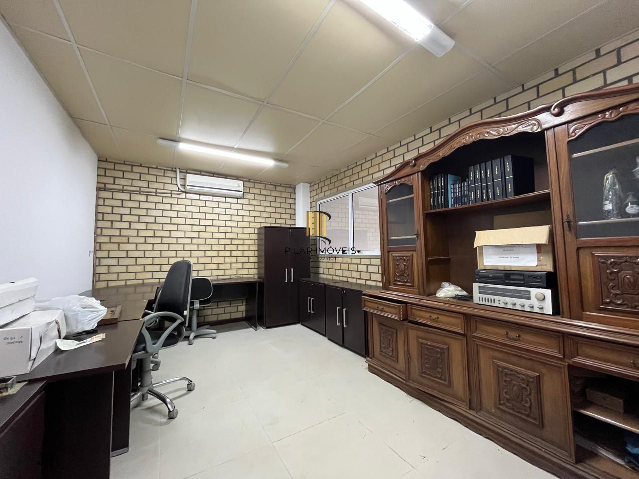 Prédio Comercial à venda com 5 salas, 400m², 6 vagas, Rua Laudelino Freire no bairro Sarandi em Porto Alegre - Pilar Imóveis