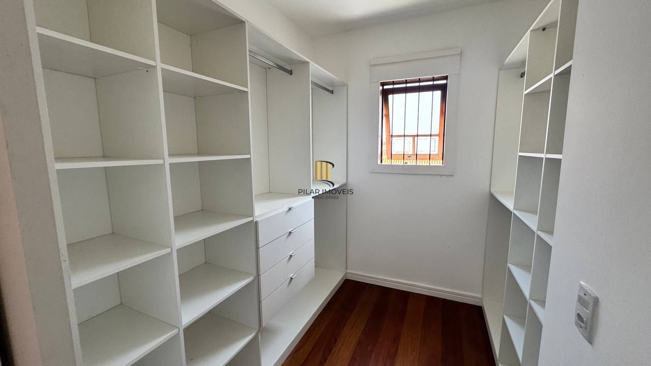 Casa 5 dormitórios no bairro Vila Nova