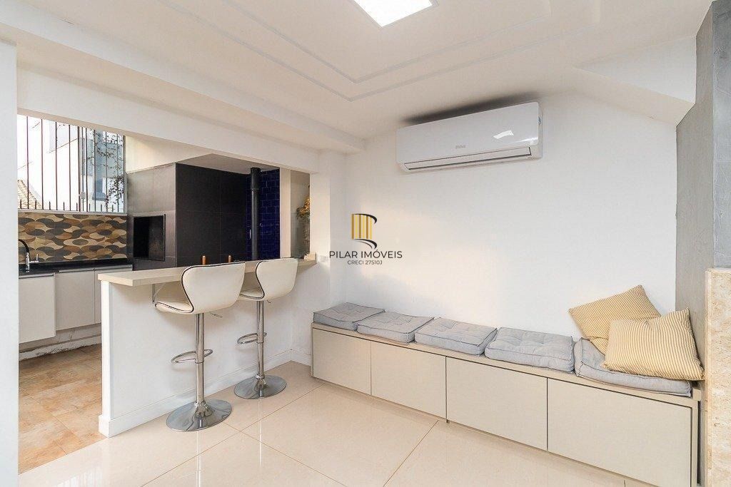 Casa em condomínio com 4 quartos, 2 suítes e 2 vagas à - Jardim Sabara