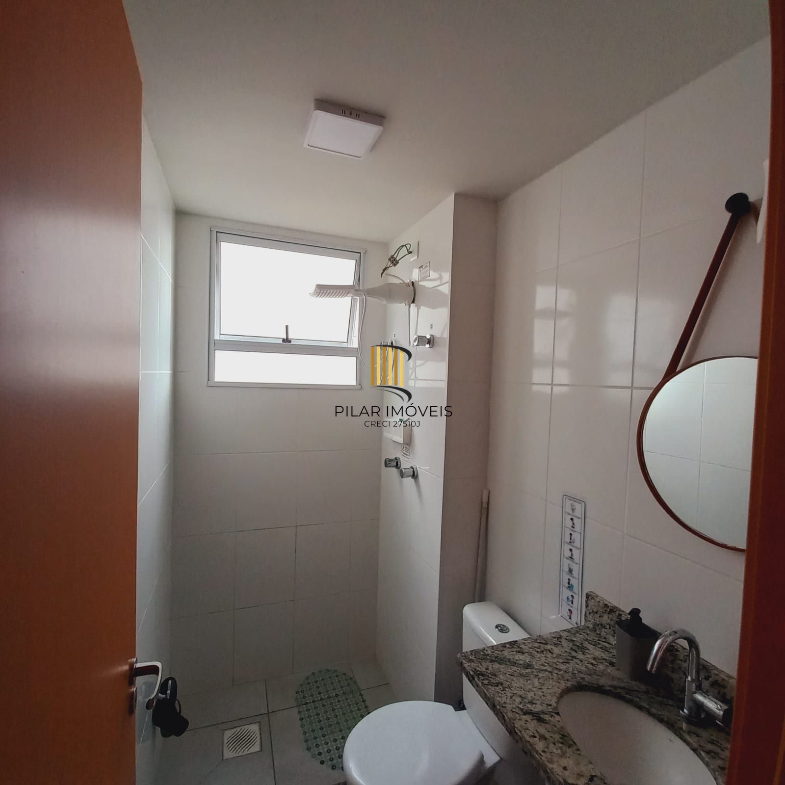 Apartamento 2 Dormitórios, sacada com churrasquieira, 1 vaga  Portaria 24h