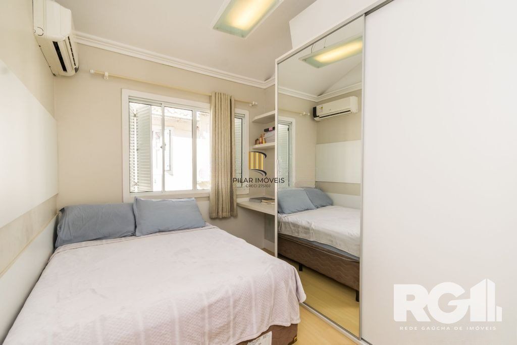 Casa Condominio 4 Dormitório(s) Bairro Sarandi