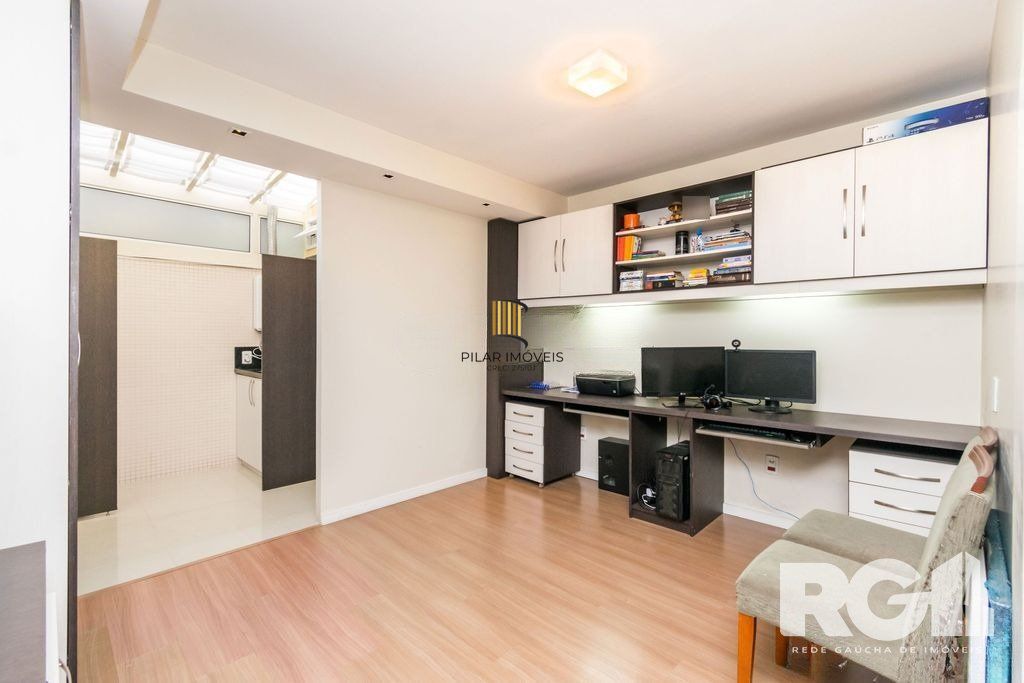 Casa Condominio 4 Dormitório(s) Bairro Sarandi