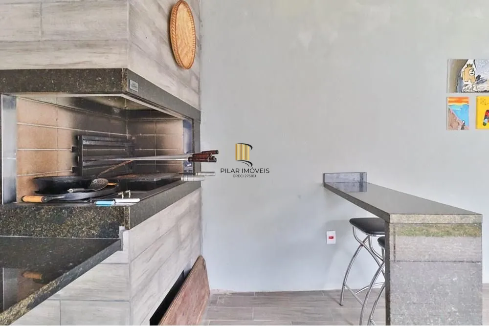 Casa térrea com 2 dormitórios, lavabo, espaço gourmet e 2 vagas.