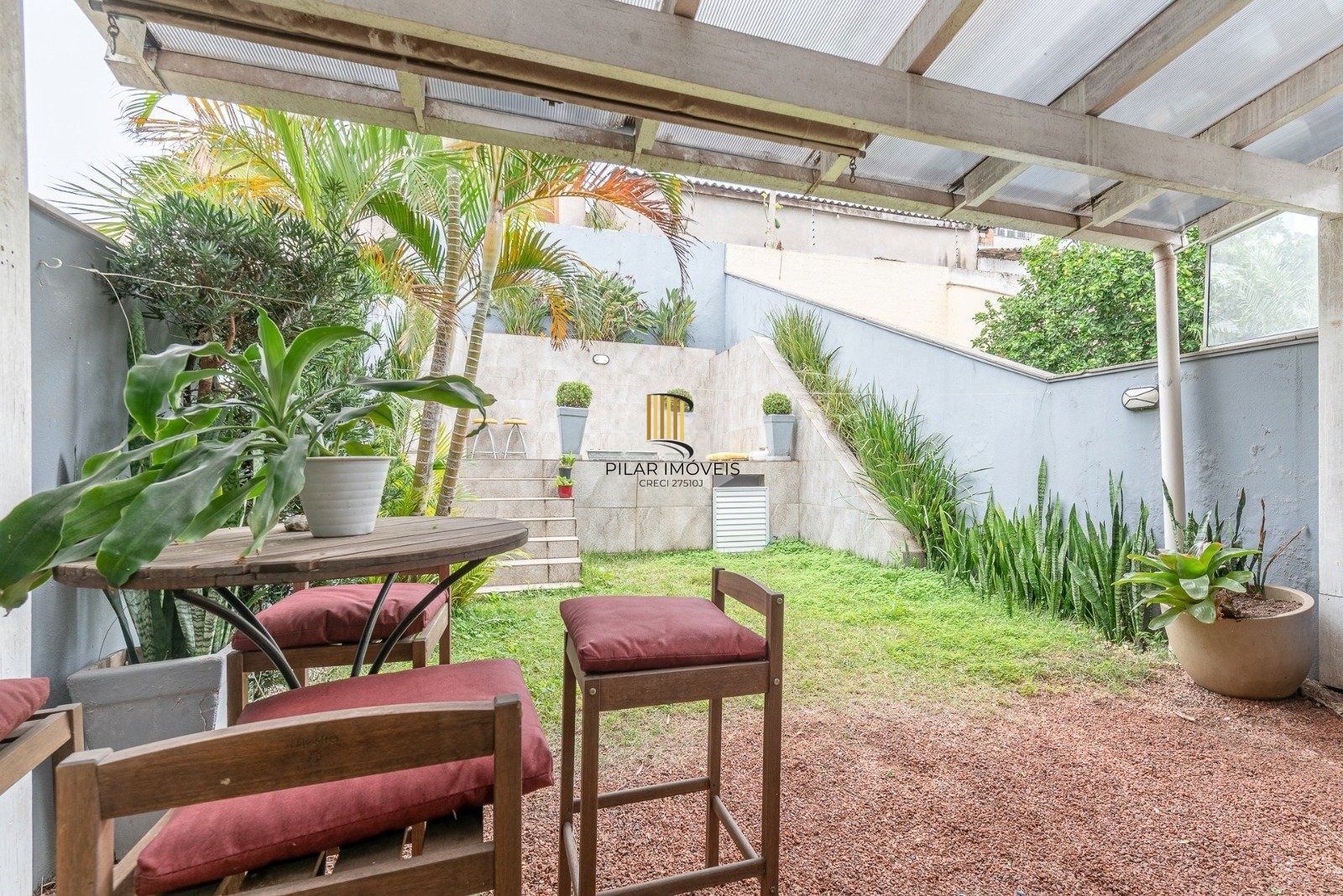 Casa com 3 dormitórios, suíte, pátio com spa, 3 vagas, Rua do Pampa - Ecoville