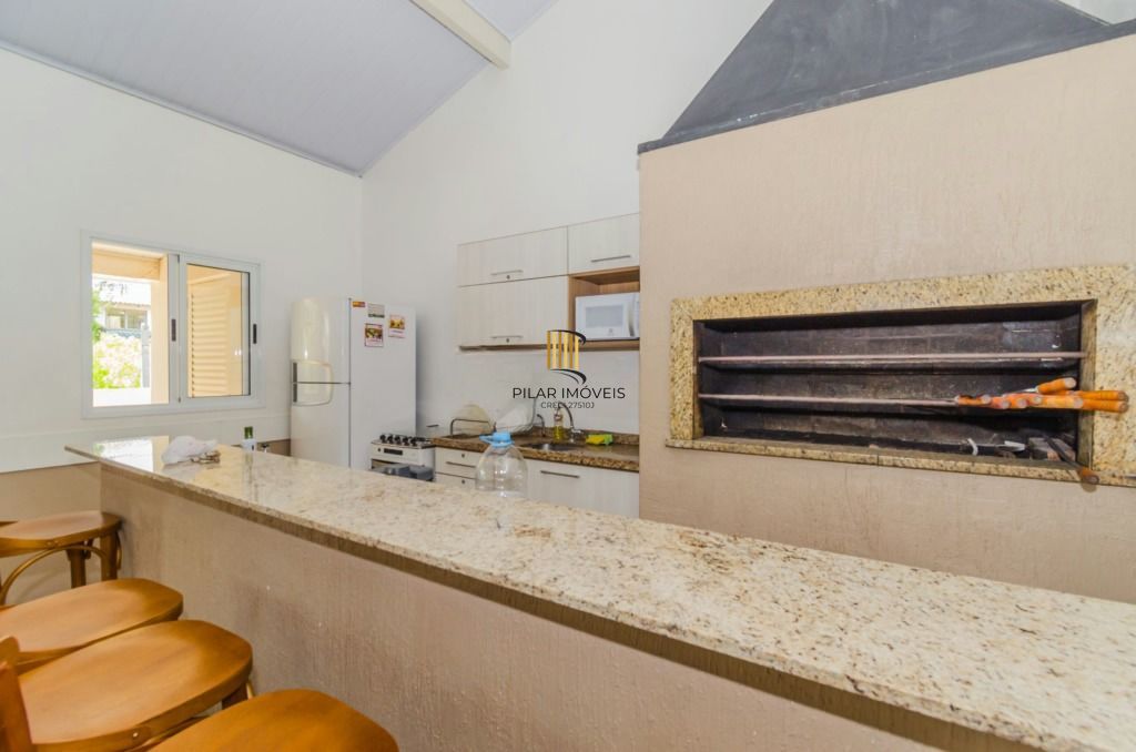 Casa em Condomínio 4 Dormitórios com Suíte no Lindoia - Porto Alegre