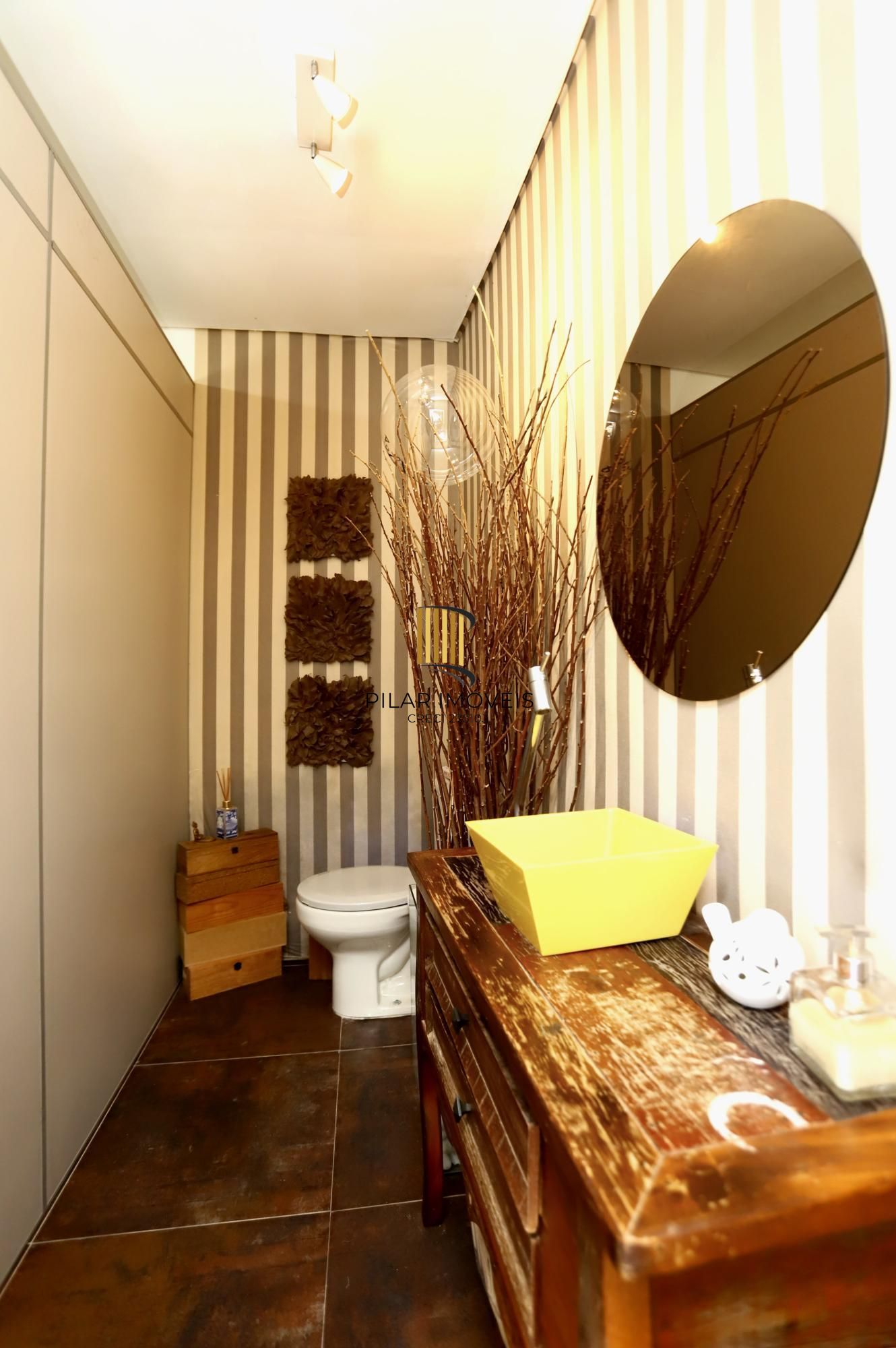 Casa mobiliada com suíte, patio e espaço gourmet completo