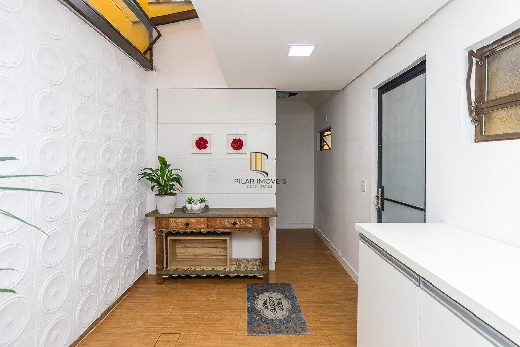 Casa em condomínio com 4 quartos, 2 suítes e 2 vagas à - Jardim Sabara