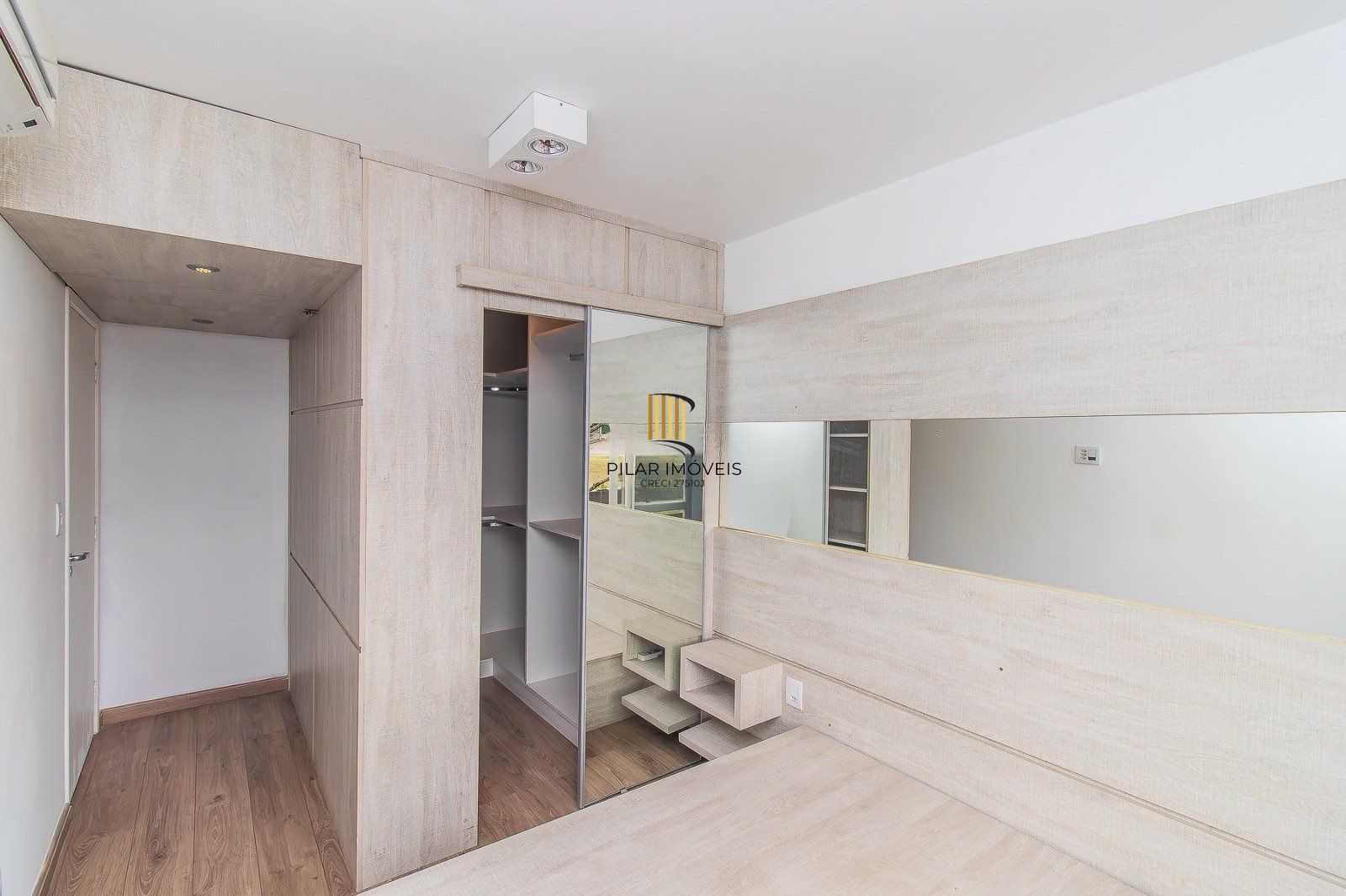 Cobertura com 2 Quartos no  Bairro Chácara das Pedras em Porto Alegre