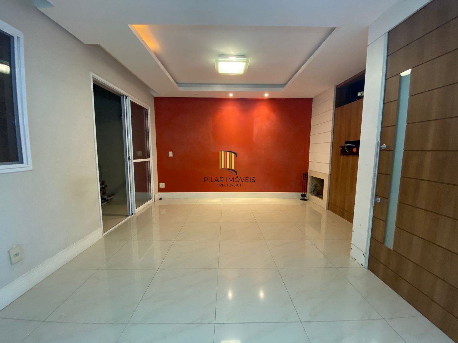Casa em condomínio com pátio e 3 dorms no Ecoville