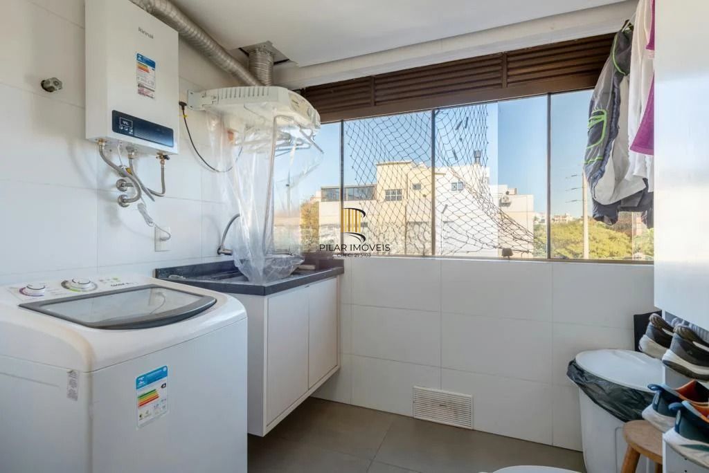 Cobertura com 3 dormitórios, suíte, piscina e churrasqueira.