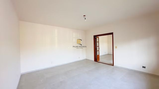 Casa térrea com 3 dormitórios, piscina, espaço gourmet com churrasqueira.