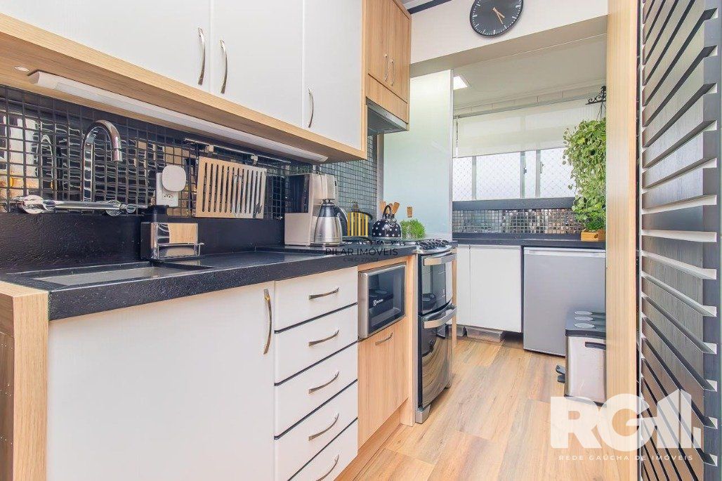 Apartamento 100% Mobiliado,  com 2 Quartos, vaga de garagem e elevador - Passo da Areia