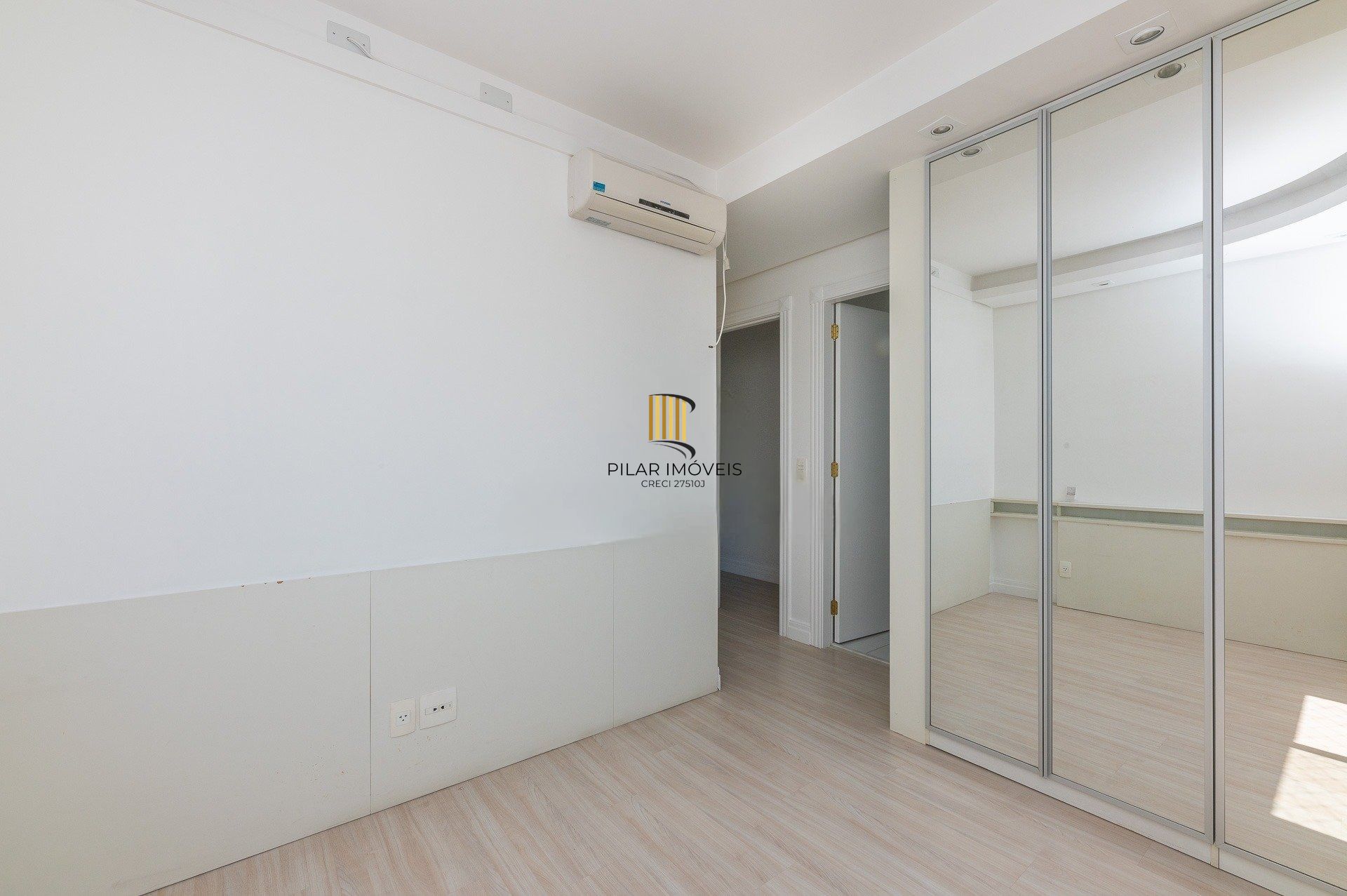 Com 169m² privativos, 03 suítes, 2 vagas na Rua Marques o Pombal- Moinhos de Vento