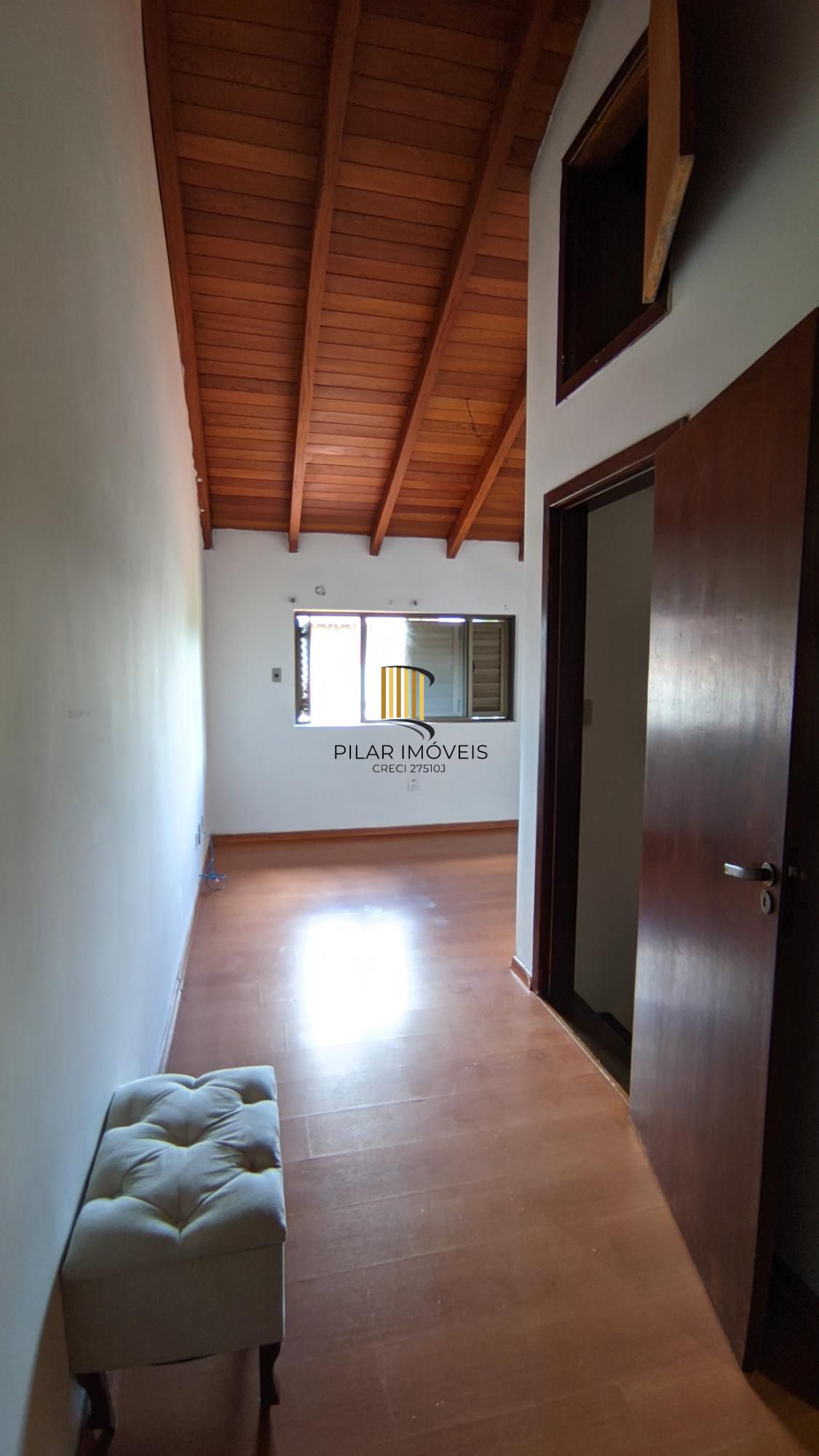 Casa de 3 Andares com Pátio e Churrasqueira Próxima ao Bourbon Country