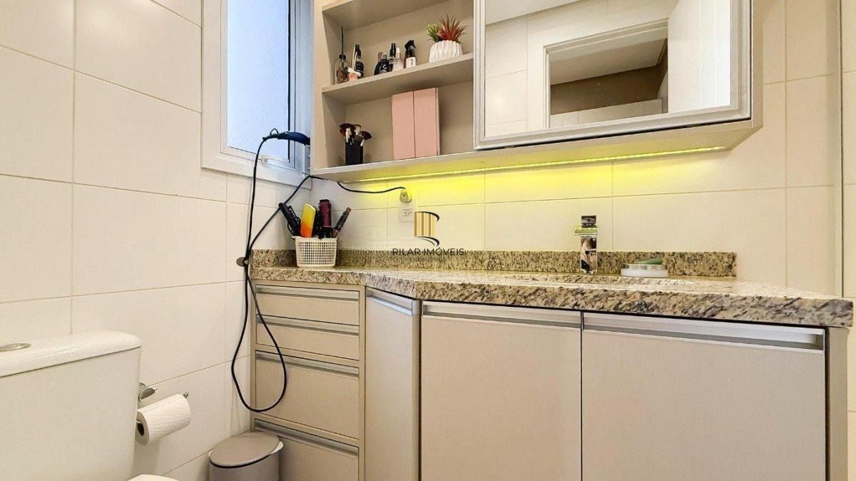 Apartamento Garden 3 dorm, semimobliado com Pátio no Bairro Santana