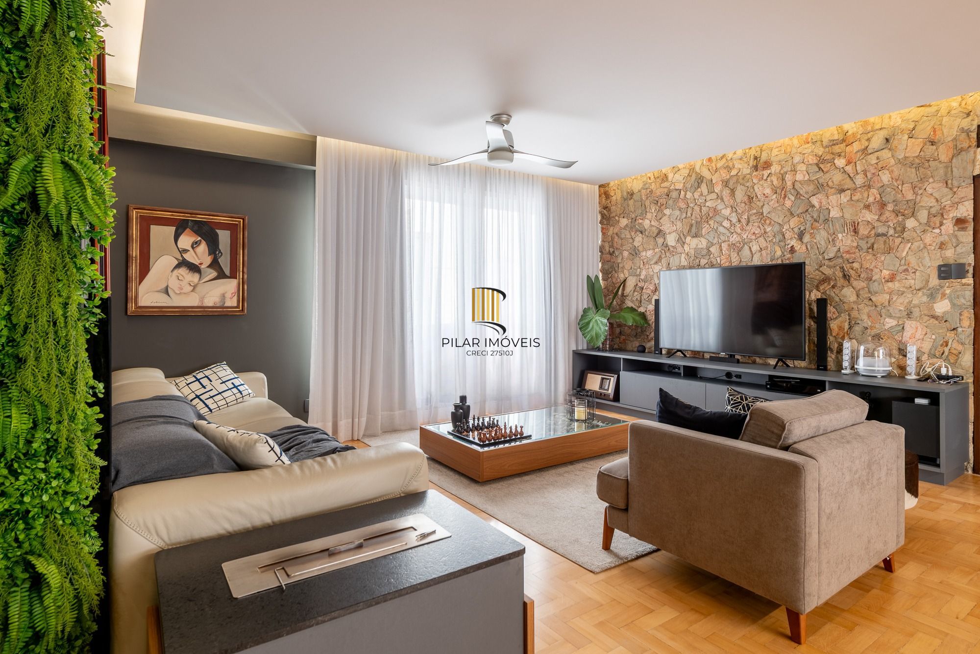 Apartamento com 295m² e 3 dormitórios, 1 suíte, 2 vagas individuais, no bairro Independência