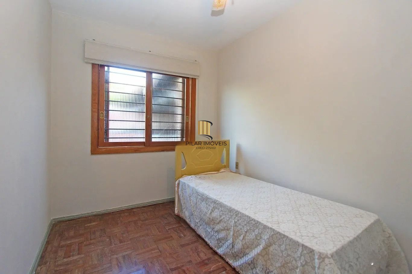 Ampla casa com 5 dormitórios e terraço no Passo da Areia