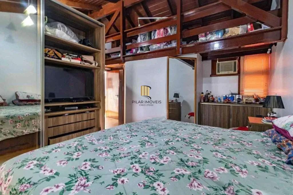 Casa com 4 dormitórios, suíte, piscina e 4 vagas.