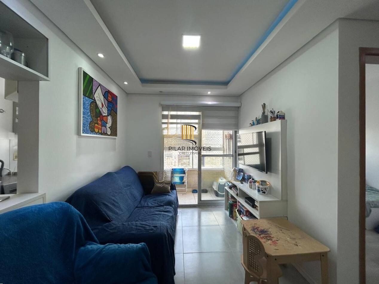 Apartamento com 2 dormitórios, suíte, sacada, churrasqueira e vaga.