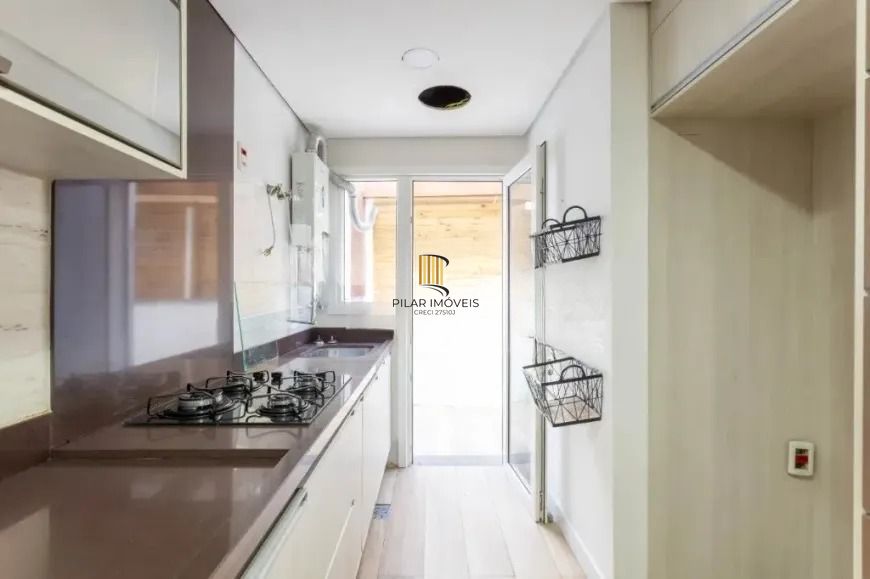 Casa em condomínio com 3 dormitórios, suíte e pátio amplo – 147m²