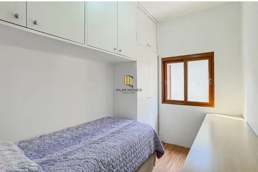 Casa térrea com 4 dormitórios, suíte e 2 vagas.