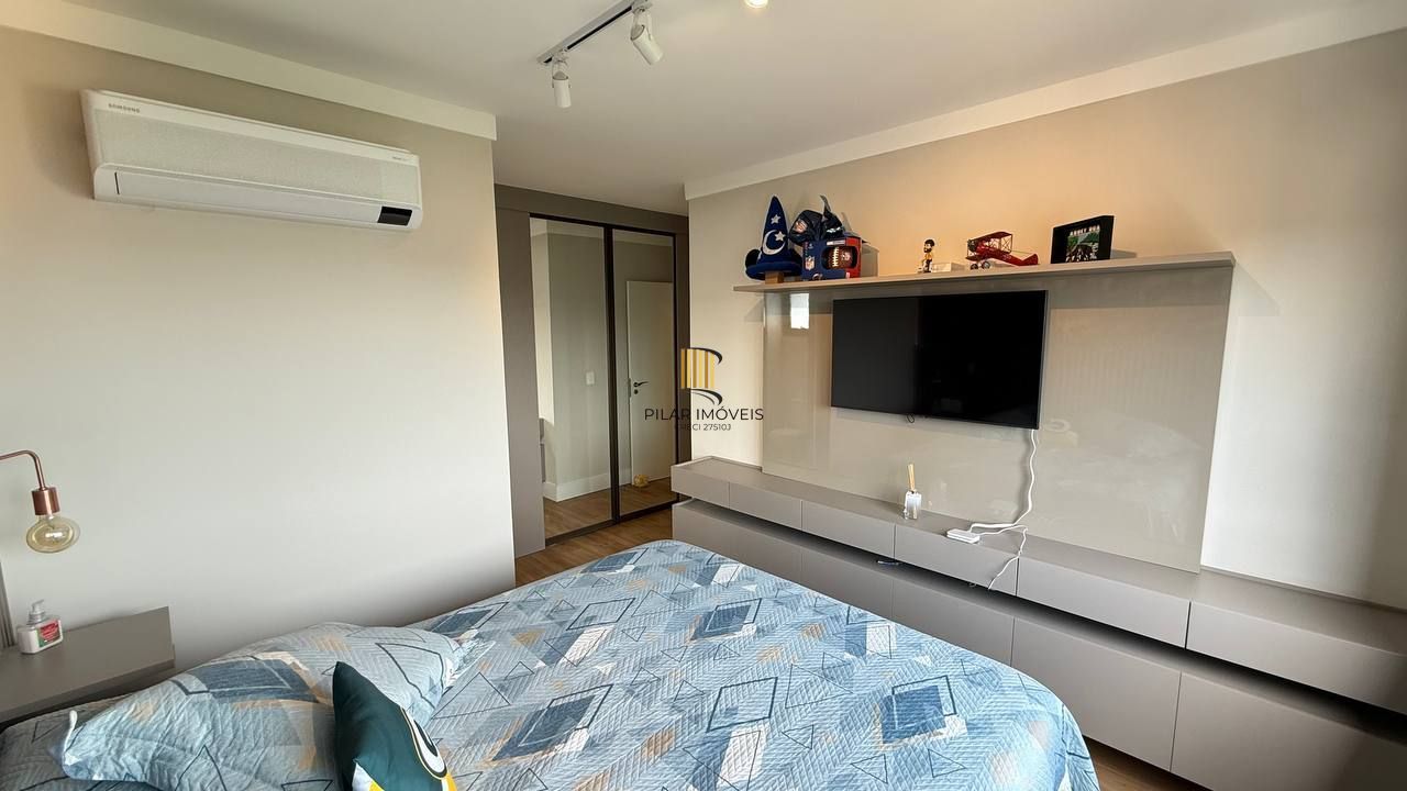 Apartamento mobiliado de 2 dormitórios com suíte e 2 vagas no Petrópolis