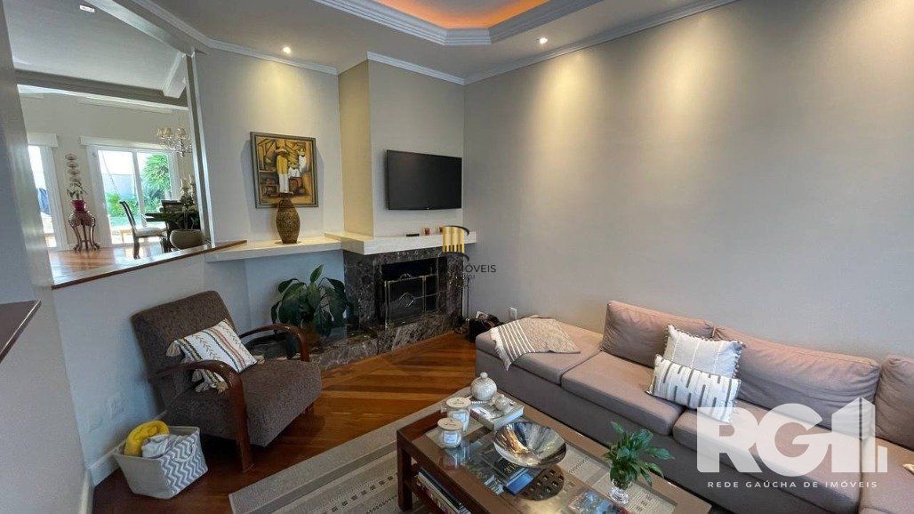 Casa 4 dormitórios no bairro Vila Ipiranga