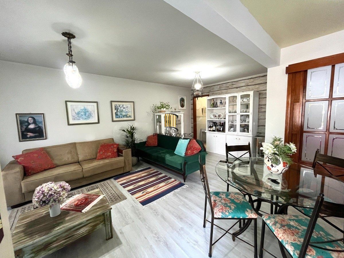 Casa com 3 dormitórios, suíte, 3 vagas de garagem.