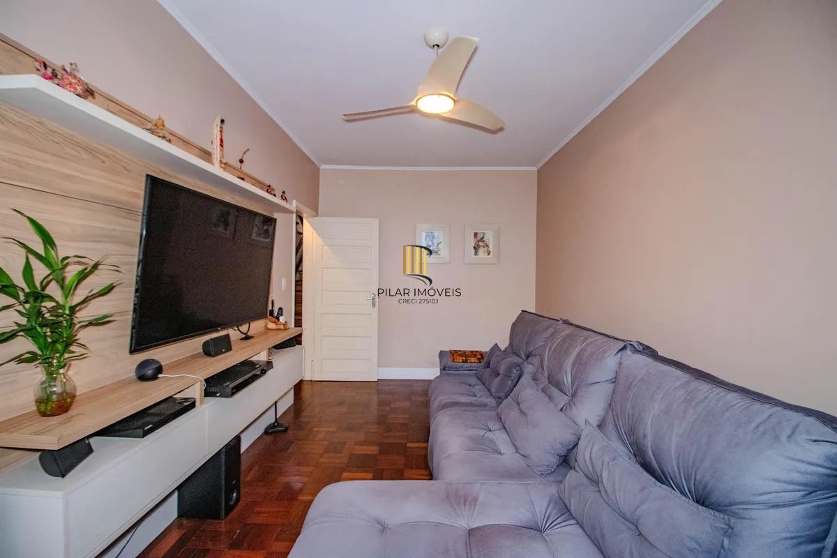 Casa Reformada com 5 Dormitórios e Amplo Pátio
