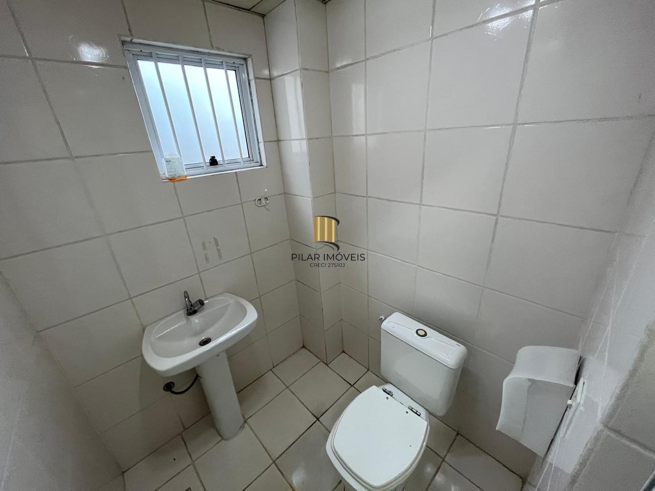 Prédio Comercial à venda com 5 salas, 400m², 6 vagas, Rua Laudelino Freire no bairro Sarandi em Porto Alegre