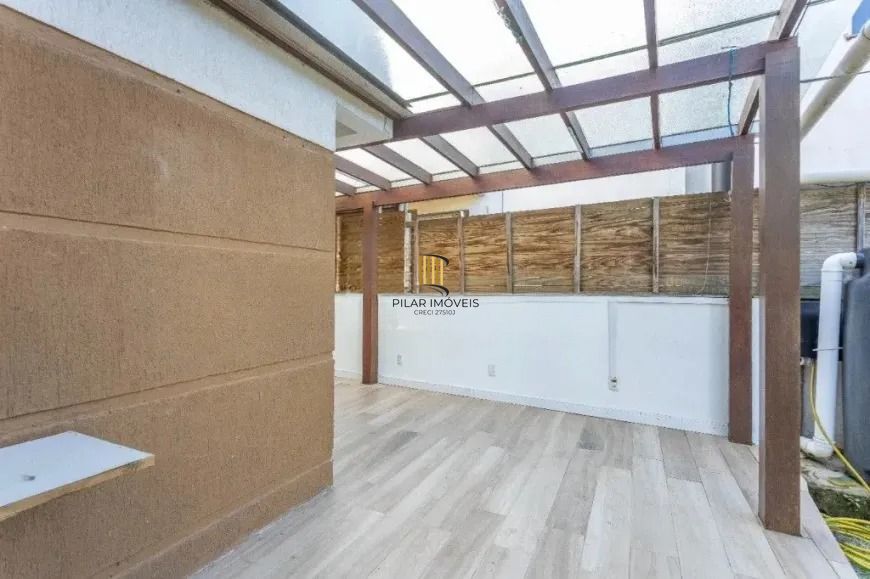 Casa em condomínio com 3 dormitórios, suíte e pátio amplo – 147m²