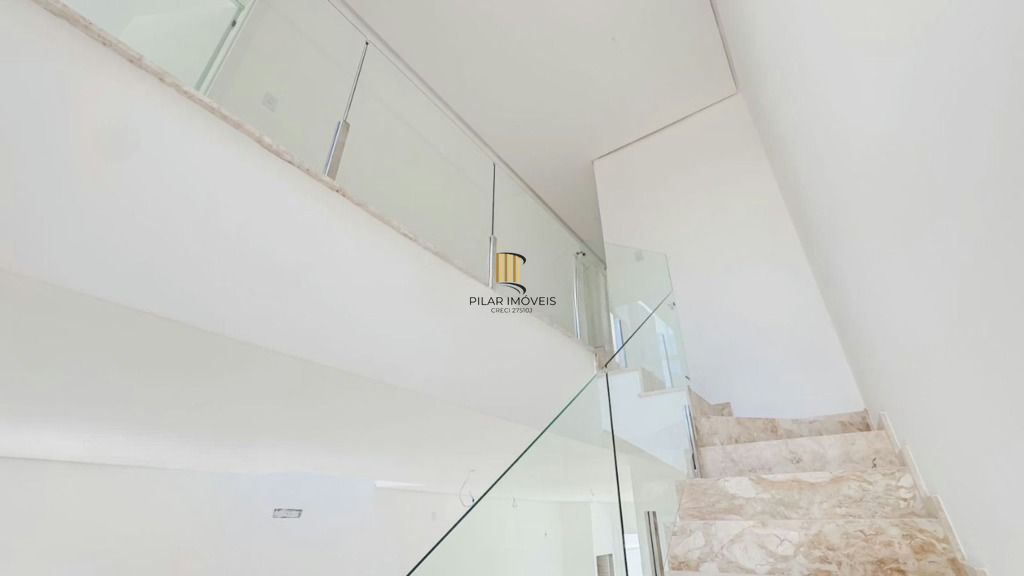 Casa térrea com 3 suítes, lavabo e 2 vagas.