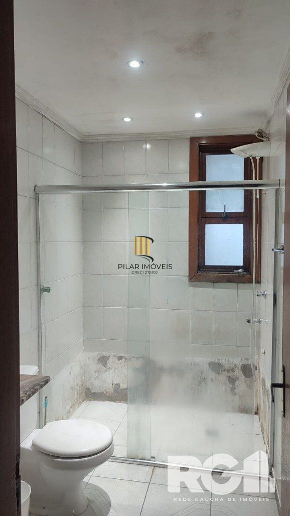 Apartamento a venda com 3 dormitórios, com sacada, de frente. Rua 24 de Outubro Auxiliadora.