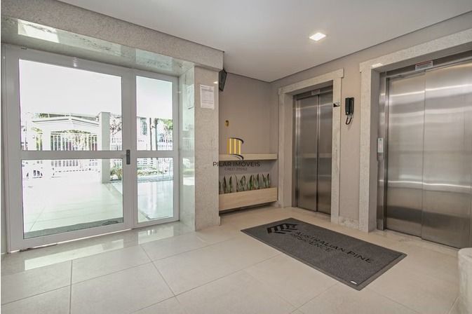 Apartamento 100% decorado com 92m², suíte, churrasqueira e 2 vagas de garagem.