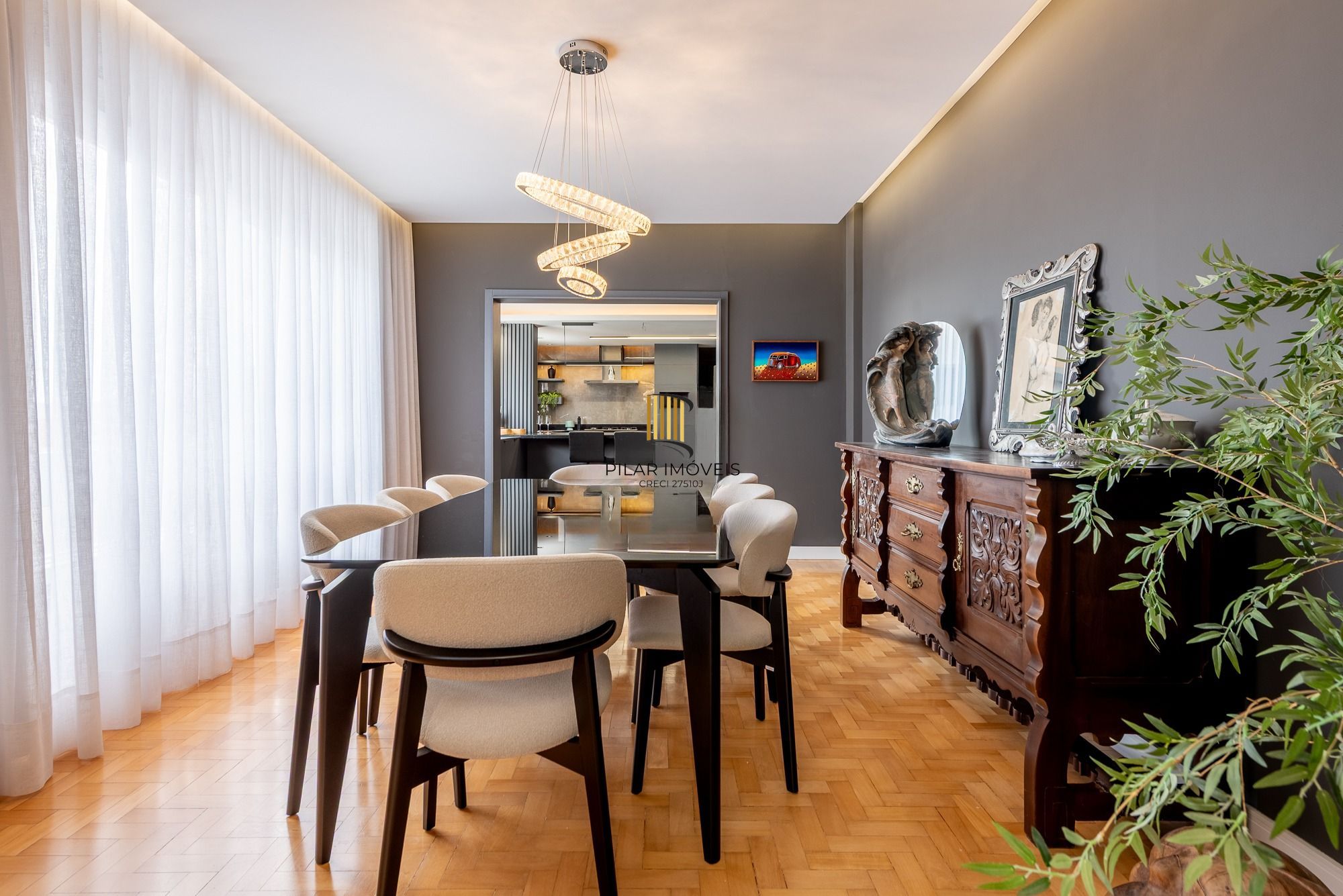 Apartamento com 295m² e 3 dormitórios, 1 suíte, 2 vagas individuais, no bairro Independência