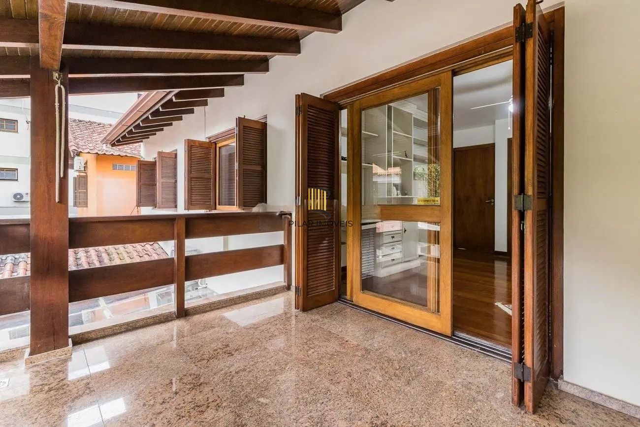 Casa 4 dormitórios no bairro Chácara das Pedras