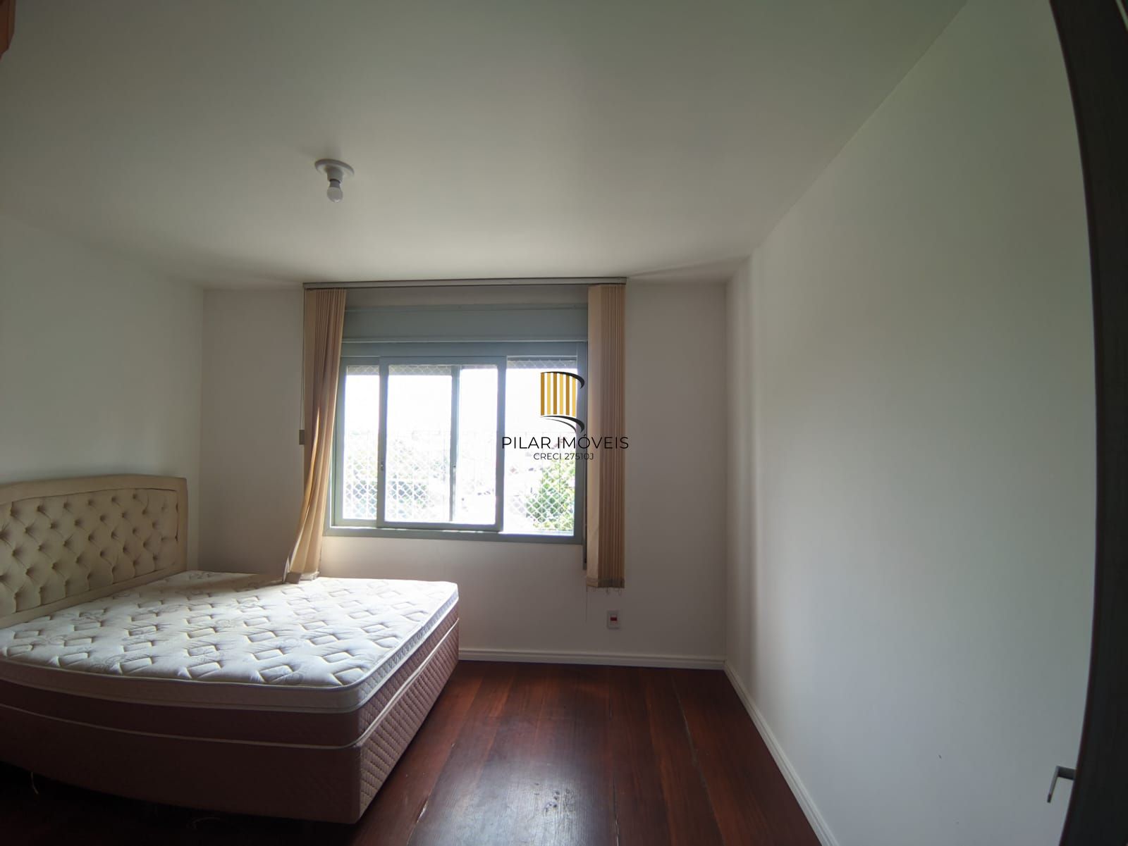 Apartamento 2 dorm com sacada, Mobiliado 1 vaga coberta Porto Alegre