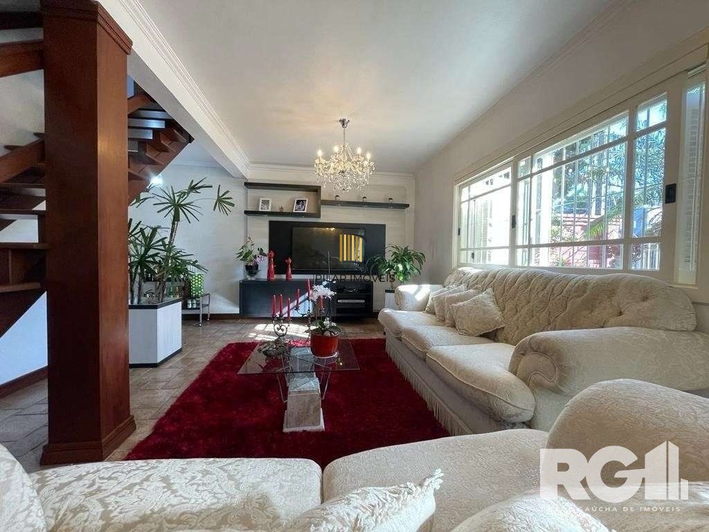 Casa 3 dormitórios no bairro Vila Cachoeirinha