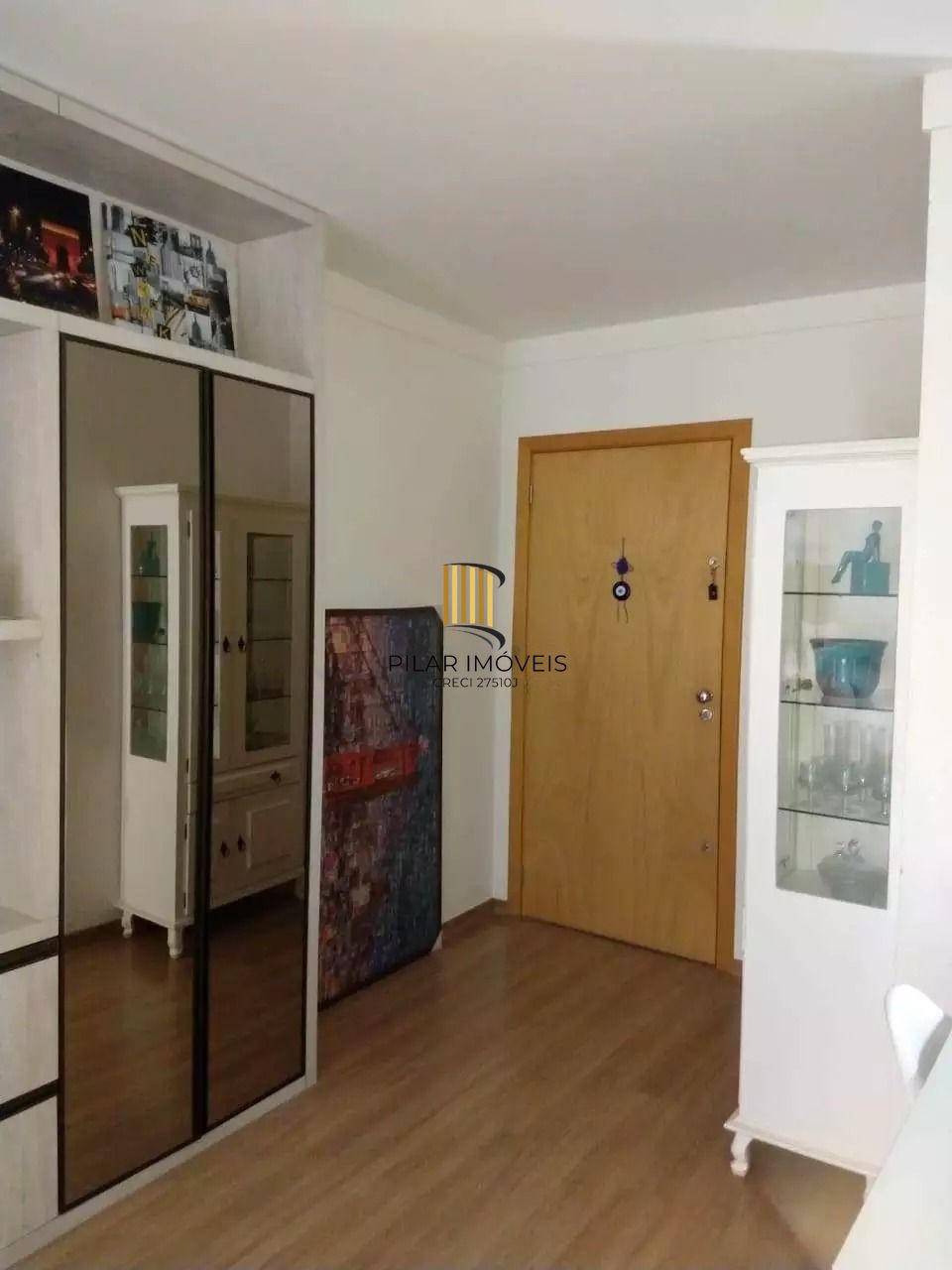 Apartamento com 3 dormitórios, suíte e churrasqueira.
