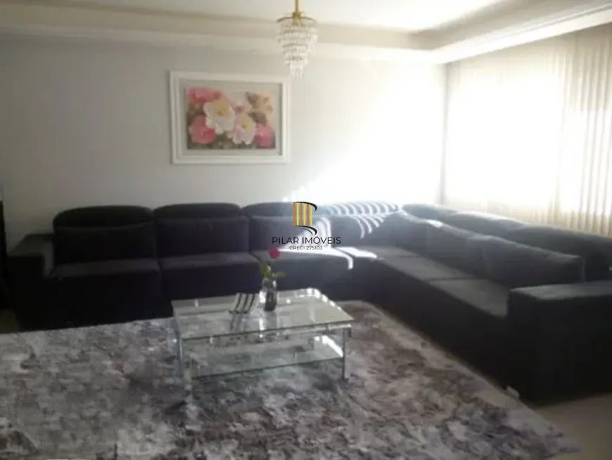 Casa térrea com 3 dormitórios, suíte e 3 vagas.