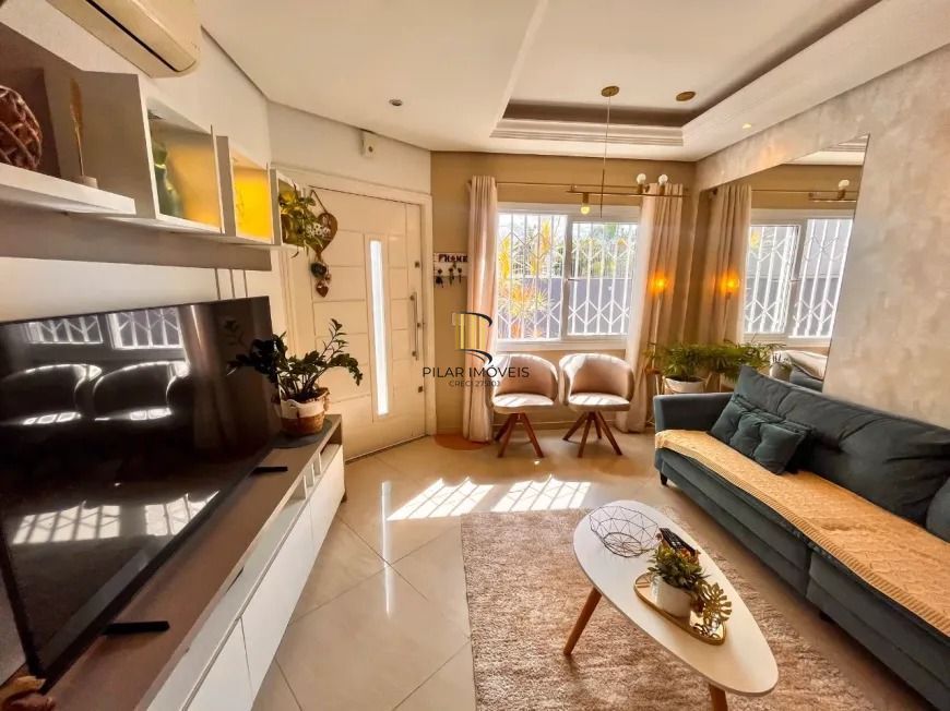 Casa Reformada em Condomínio com Suíte e Espaço Versátil Avenida Ecoville