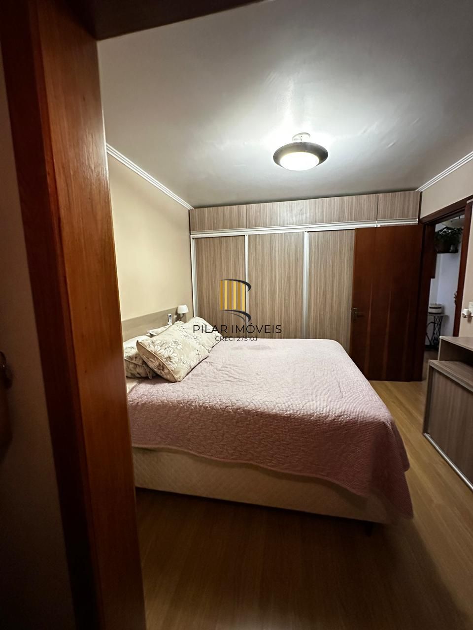 Apartamento 2 Dormitórios com Sacada e Vaga Coberta