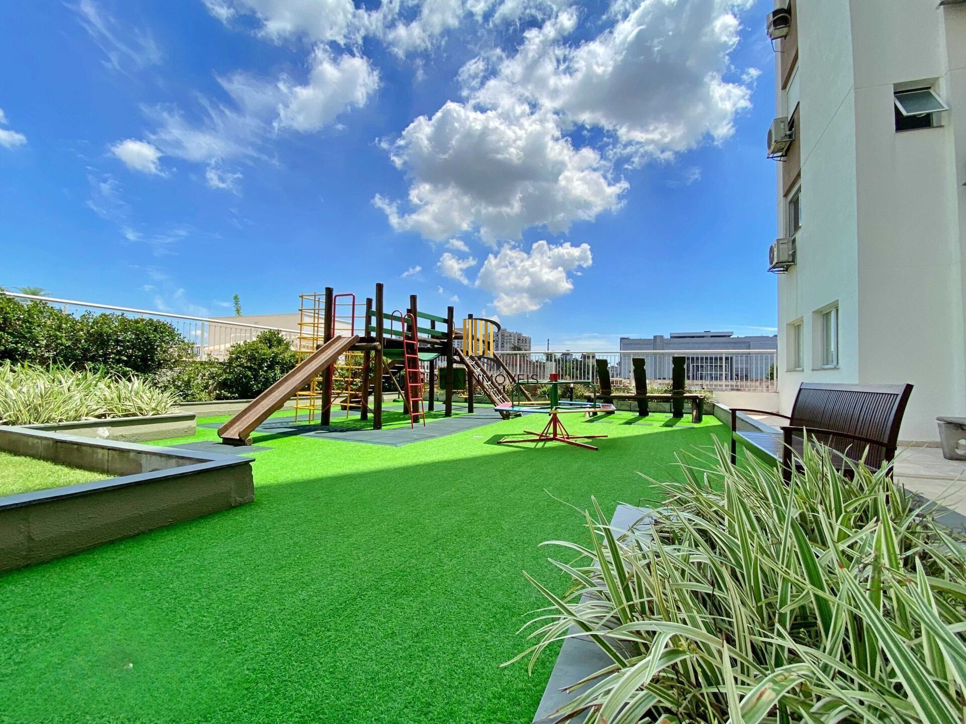 Apto 3 dorm living estendido, andar alto no Passo da Areia