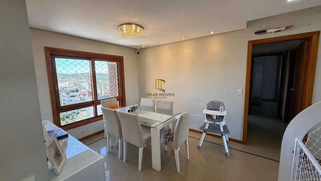 Cobertura com 4 dormitórios, 2 suítes, lavabo e 3 vagas de garagem.