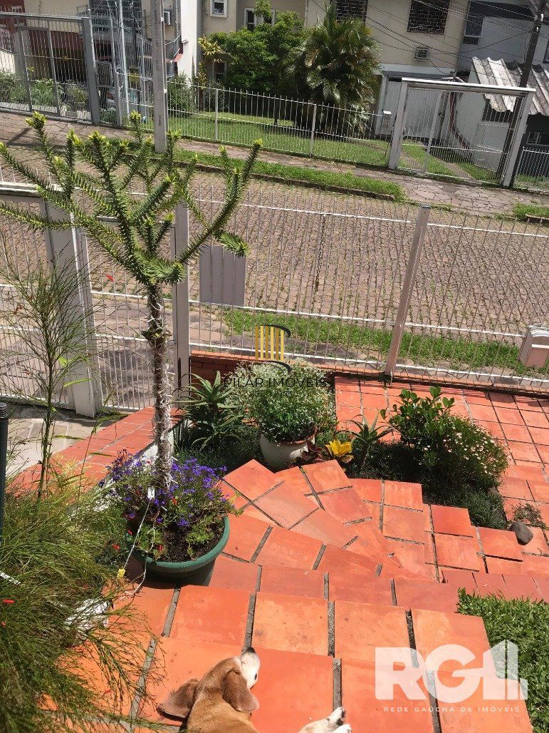 Casa 4 Dormitório(s) Bairro Jardim Sabará