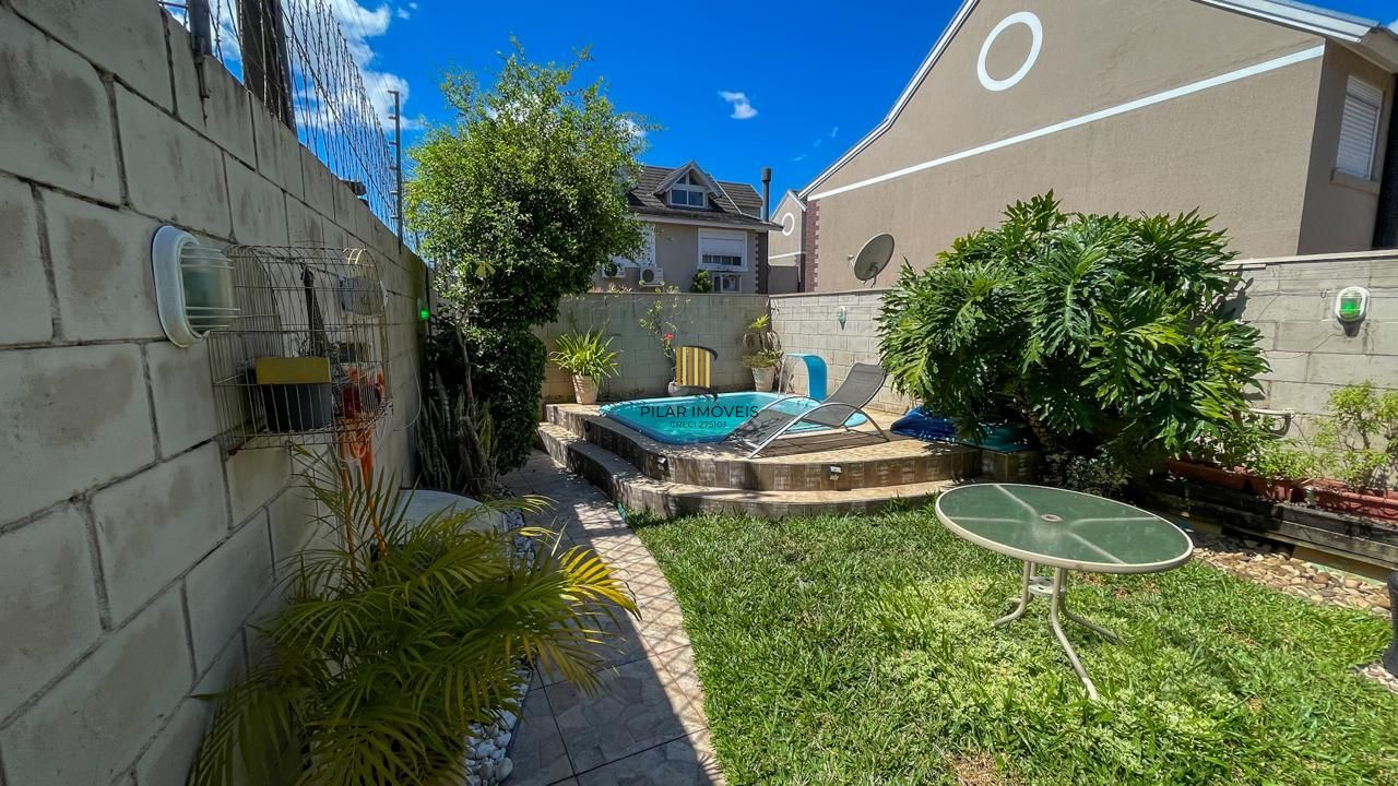 Casa em Condomínio 4 Dormitórios com Suíte no Lindoia - Porto Alegre