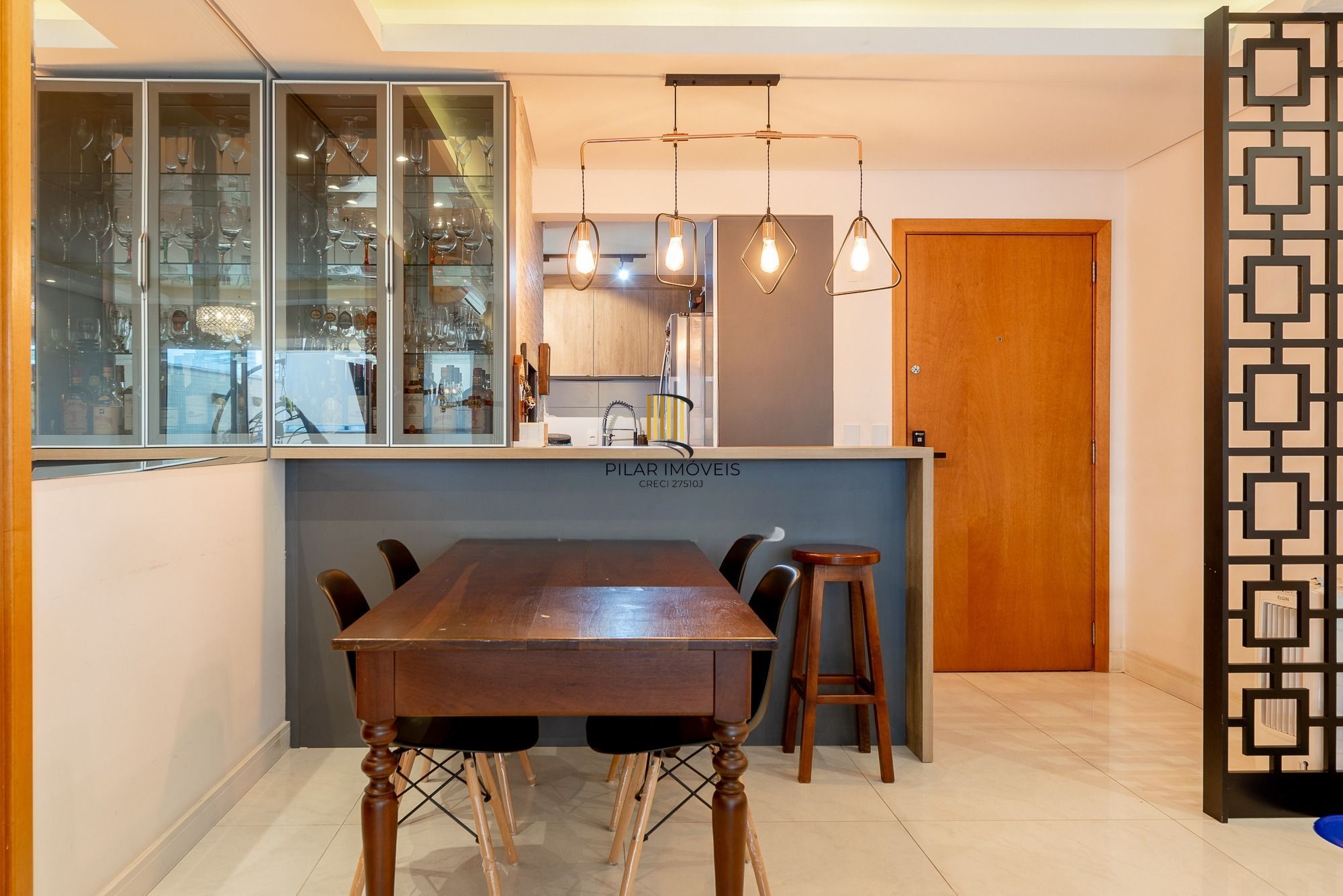 Apartamento Garden mobiliado, com 180 m² privativos, no bairro Chácara das Pedras