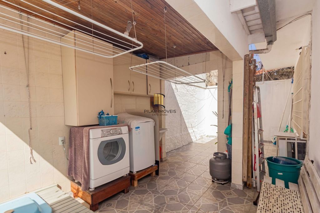 Casa 3 dormitórios, 2 suítes, piscina