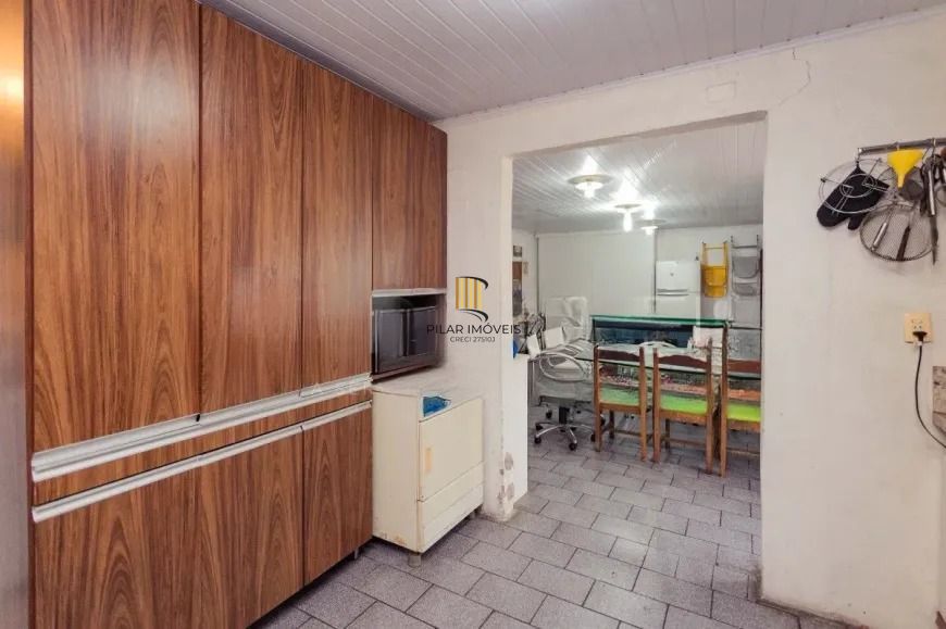 Casa térrea  com 200m² privativos, 3 quartos, Rua Sylvio Sanson - Sarandi
